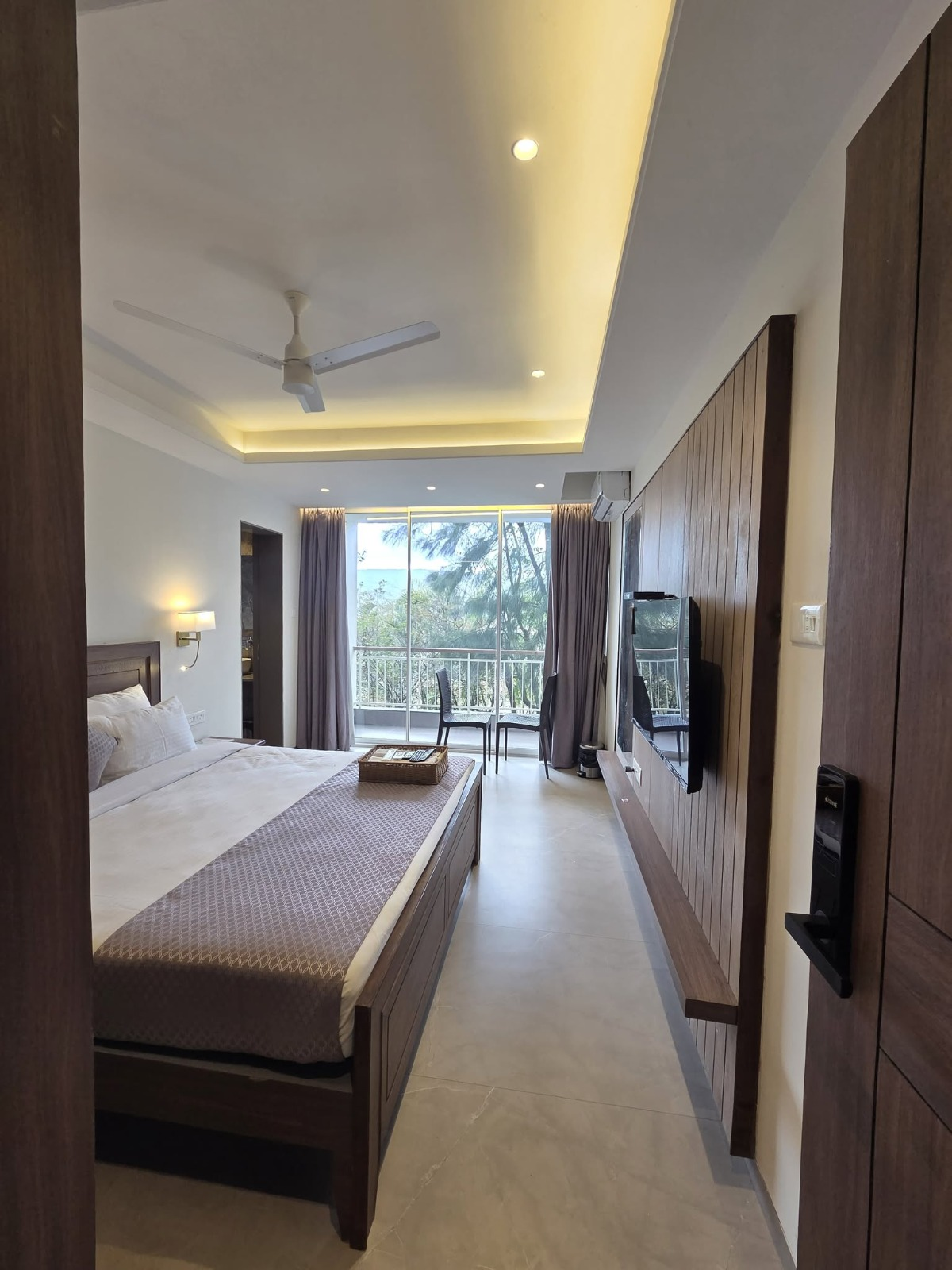 Super deluxe room with jacuzzi and balcony